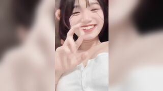 Gái xinh show vú 2