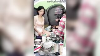 Blog Sex : Cô gái làm tình cho chàng trai vô gia cư