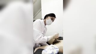 Bác sĩ lấy tinh trùng cho bệnh nhân ...