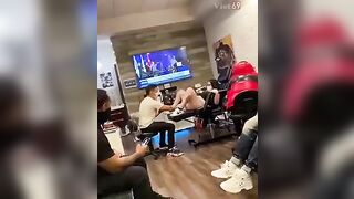 Em gái xăm vùng kín khiến em lên đỉnh