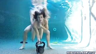 Đụ nhau dưới nước 21