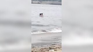 Đụ nhau tưng bừng trên bãi biển