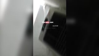 Lộ clip 2 bé học sinh thay đồ đối thoại khen nhau vú to