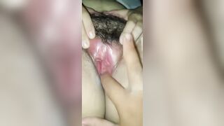 em gái lồn hồng rậm lông banh lỗ cho anh trai móc lồn