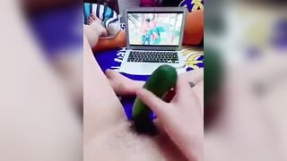 em học sinh non tơ vừa nghe nhạc jack vừa thủ dâm cùng con cu giả