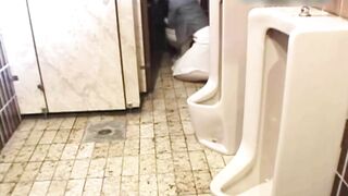 Uống rượu r đi nhầm wc nam và cái kết bị hiếp dâm tung loz