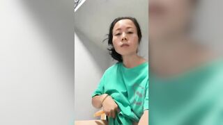 Chị gái ở nhà một mình nứng lồn quá thủ dâm cho bớt ngứa lồn 2
