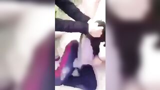 Mấy chj đánh nhau kiểu j mà lộ hết cả hàng