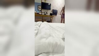 Đụ tung lồn em gái nga lồn khít