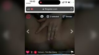 Em gái xa chồng lâu ngày lên mạng móc lồn cho trai lạ xem