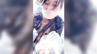 Gái Trung thủ dâm ngoài đường