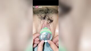 Nhét cả lon nước vào lồn, Thg e biến thái nhét nước vào lồn MBBG