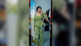 Móc lồn vợ yêu sướng bắng nước đái ra p1