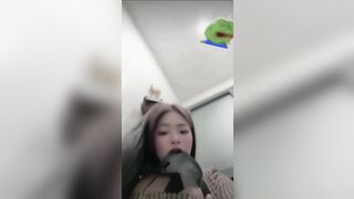 Gái xinh thủ dâm ra dâm thủy