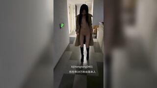 Khoe vú khoe lồn ở chung cư suýt bị anh shipper nhìn thấy