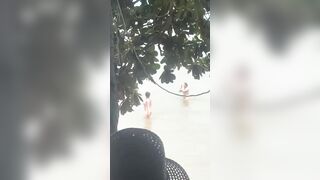 hội chị em các phú bà thỏa thân thác loại ngoài bờ biển