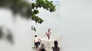 hội chị em các phú bà thỏa thân thác loại ngoài bờ biển