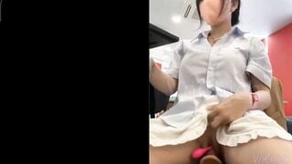 E học sinh lén thủ dâm trong lớp học bắn nước ra ghế p1