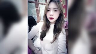 Em học sinh móc lồn thủ dâm với dưa leo