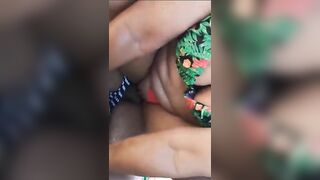 Gái chubby cưỡi ngựa