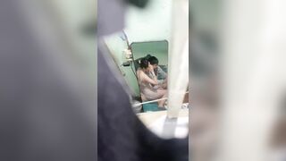 Quay Lén Cô Hàng Xóm Nứng Lồn Gạ Các Anh Grab Vào Phòng Cho Địt Miễn Phí