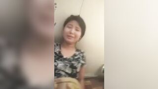 con em t nó khóc nhưng vẫn banh háng cho đụ(full mô tả)
