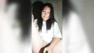 E học sinh cấp 2 thủ dâm bằng dưa chuột nước lồn tung toé