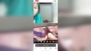 2 bé thích xem phim sex