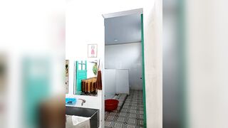 Cô giáo mầm non show hàng 9