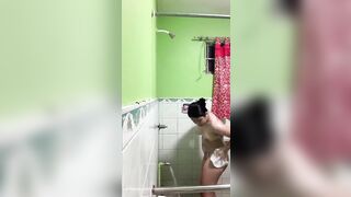 Em hàng xóm cực múp