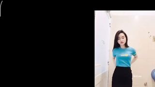 Quay lén e Dmx thủ dâm xong còn địt nhau vs sếp trong wc