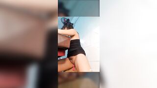 Vừa masa cho khách vừa thủ dâm