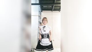 Em sinh viên thích cosplay hầu gái