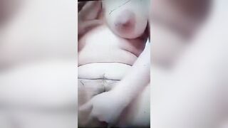 Gái múp thủ dâm