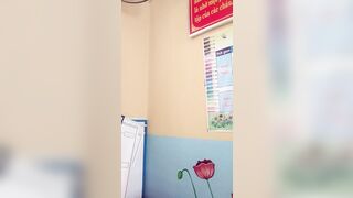 Clip Cô Giáo Thay Đồ Sexy Thủ Dâm Trong Lớp Học Cực Kích Thích