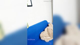 Uyên dâm live stream thg e địt con vợ, Còn mình thì đứng móc lồn