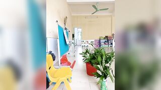 Cô giáo mầm non show hàng 15