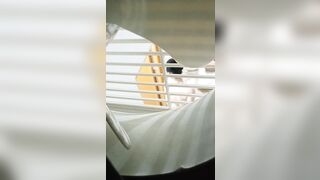 Đẹp dáng ngon nhưng vú lép