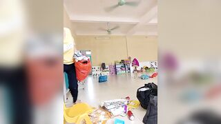 Cô giáo mầm non show hàng 16