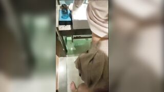 Đang ngủ thì bị thằng bạn thân đè ra hiếp