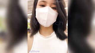 E gái đi siêu thị nhét trứng rung nứng quá vào wc móc lồn cả tiếng bị bảo vệ gọi