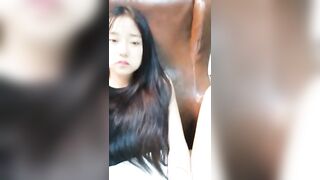 Lồn rậm lông thủ dâm khi bố mẹ đang nói chuyện, Đúng dâm nữ luôn rên to quá suýt chết