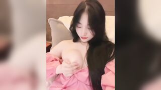 Hoa khôi Minh Thư, Học Sinh CBQ lộ clip xoa vú thủ dâm gửi bạn trai khoá trên