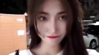 E gái đi tắm nơi công cộng bị biến thái quay lén trong lúc xoa lồn thủ dâm