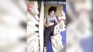(Hack Cam) Chỉ Gái Ở Nhà Một Mình Thủ Dâm 1