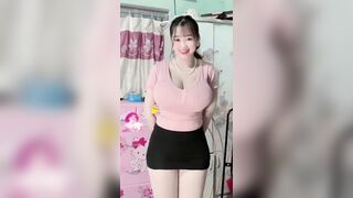 Capcut giật giật MBBG show vú khủng tại công viên nước siêu nứng