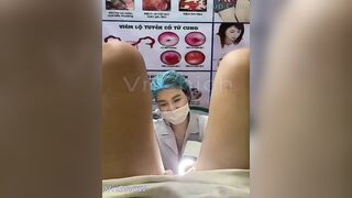 E gái triệt lông bướm sướng quán bắn nước luôn vào mặt y tá