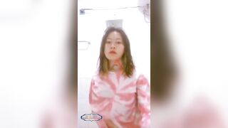 2ka10 bày dắt thủ dâm bán album cho bạn cùng lớp xem siêu nứng