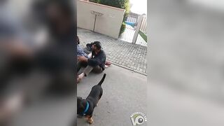 Người phụ nữ say rượu show lồn giữa đường phố