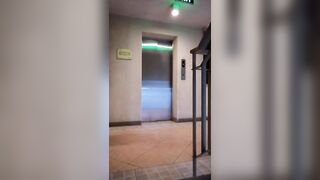 em gái ra ngoài cầu thang chung cư thu dam p2